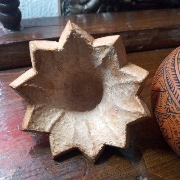 Vintage Peruvian hand carved gourd - Picture 6 of 8
